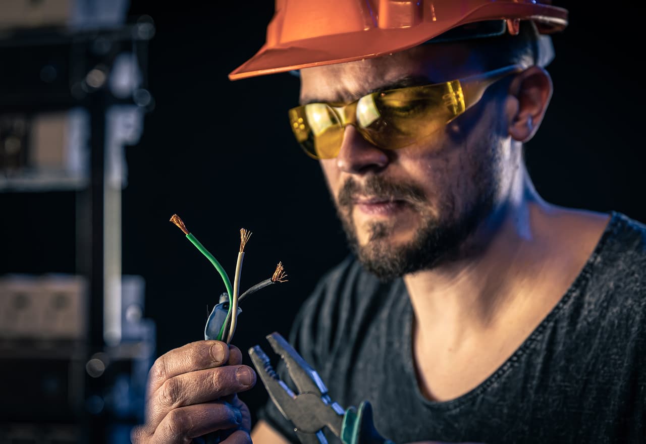 Electrical Repairs Recognizing Critical Warning Signs & Implementing Safe, Professional Solutions
